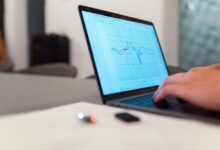 AI poker bluffing - AI analyzing poker hand data