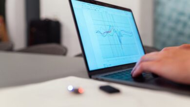 AI poker bluffing - AI analyzing poker hand data